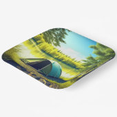 Zelt in einem schönen Wald am See Pappteller (Gewinkelt)