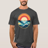 Zen Art Deco Sonnenuntergang über Wasser T-Shirt (Vorderseite)