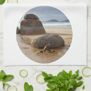 Zen Balanced Rocks on Australia Beach Handtuch