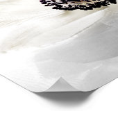 Zen High Key White Anemone über Wasser Hintergrund Poster (Ecke)