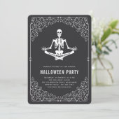 Zen Skeleton Halloween-Party Einladung (Stehend Vorderseite)