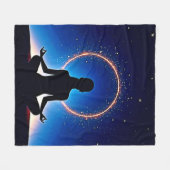Zen Under Stars: Cosmic Meditation Fleecedecke (Vorderseite (Horizontal))