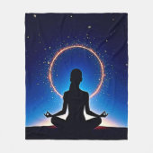 Zen unter Sternen: Kosmische Meditation Fleecedecke (Vorderseite)