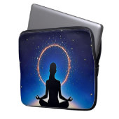 Zen unter Sternen: Kosmische Meditation Laptopschutzhülle (Vorderseite Links)