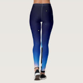Zen unter Sternen: Kosmische Meditation Leggings (Rückseite)