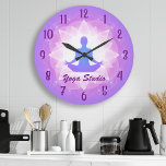 Zen Yoga Lotus Medizin Personalisiert Große Wanduhr<br><div class="desc">Trendy Personalisierte Custom Modern Zen Yoga Lotus Meditation Wall Uhr durch druckbare Hübsch. Perfect Clock für das Yoga Studio und ein tolles Geschenk für Meditationsliebhaber!</div>