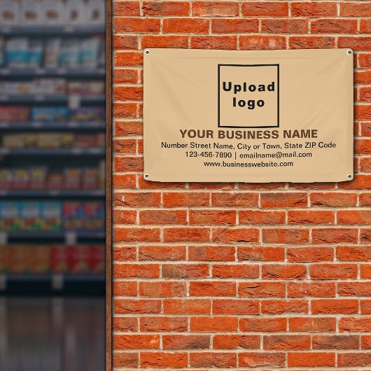 Zentrierorientierte Unternehmensmarke auf hellbrau Banner