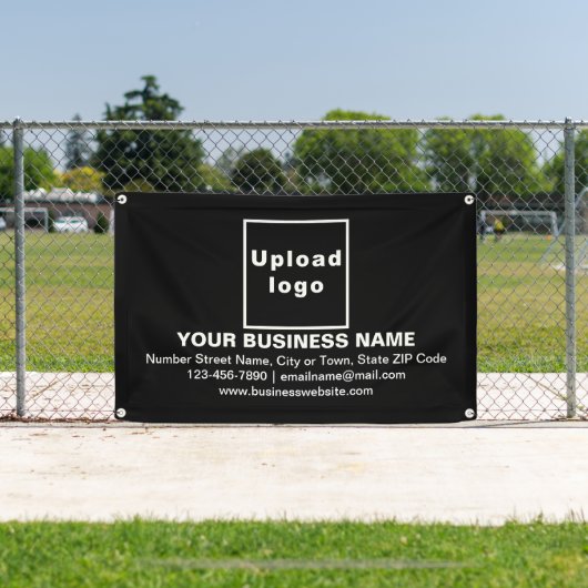 Zentrierorientierte Unternehmensmarke auf schwarze Banner (Insitu)