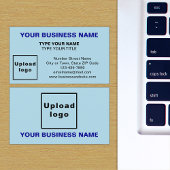 zentrierte, hellblaue Visitenkarte