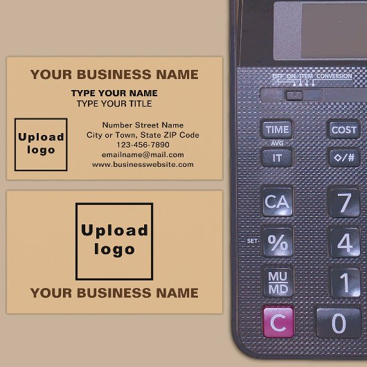 zentrierte, hellbraune Visitenkarte