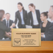 zentrierte, hellbraune Visitenkarte