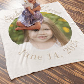 zentrierter Kreis und Skript Fleecedecke