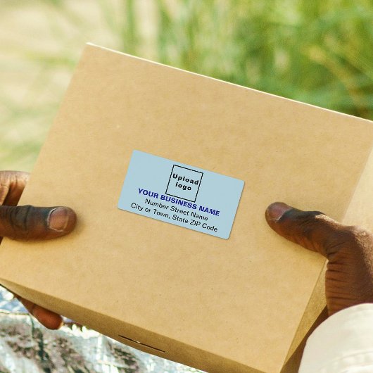 zentriertes, leicht blaues Versandlabel