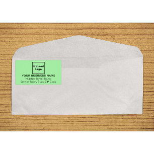 zentriertes, leicht grünes Versandlabel