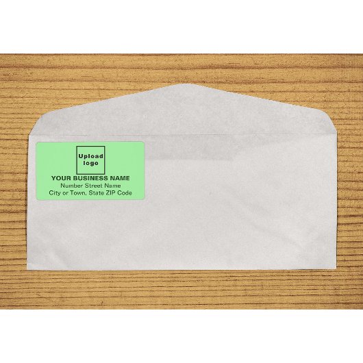 zentriertes, leicht grünes Versandlabel