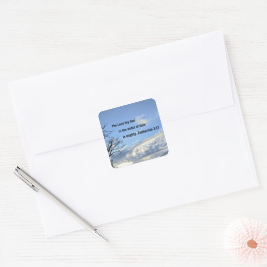 Zephaniah 3:17 quadratischer aufkleber (Umschlag)