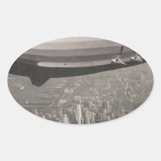 Zeppelin in New York City Ovaler Aufkleber (Vorderseite)