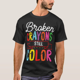 Zerbrochene Crayons immer noch farblich positives T-Shirt