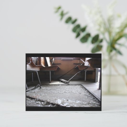 Zerbrochenes Glas auf der Postkarte mit nicht befa (Stehend Vorderseite)