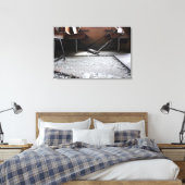 Zerbrochenes Glass auf der Leinwand des bodenlosen (Insitu (Schlafzimmer))