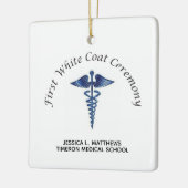 Zeremonie für die Pflege des ersten weißen Coats Keramikornament (Links)