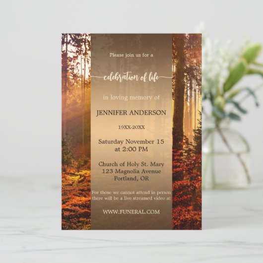 Zerfallswald-Feier zum Gedenken an das Leben Einladung (Stehend Vorderseite)