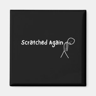 Zerkratzte traurige Stockfigur Lustiger Billard ol Magnet