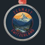 Zermatt Switzerland Retro Distressed Circle Ornament Aus Metall<br><div class="desc">Zermatt Retrovektor-Reisedesign. Zermatt,  im Kanton Südschweiz,  ist ein Bergrestaurant,  das für Ski,  Klettern und Wandern bekannt ist.</div>
