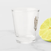 Zero Clucks Text mit wenig braunem Huhn Schnapsglas (Links)