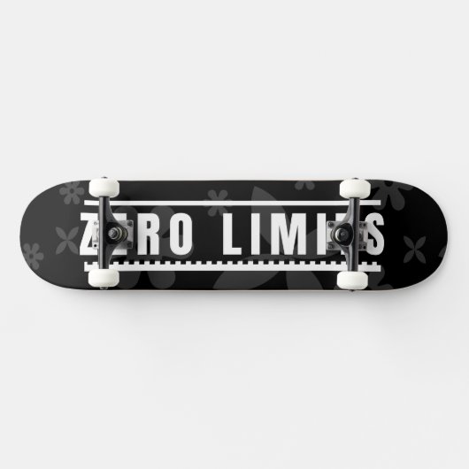 Zero Limits Dunkle Blumenaesthetik Nahtloses Muste Skateboard (Horizontal)