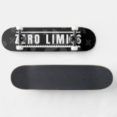 Zero Limits Dunkle Blumenaesthetik Nahtloses Muste Skateboard (Horizontal)