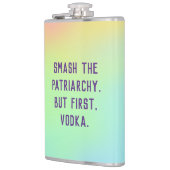 "Zerschlagt das Patriarchat. Aber zuerst, Vodka." Flachmann (Links)