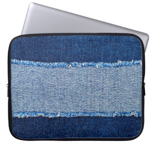 Zerstörte, zerrissene Jeans mit denim blauen Rahme Laptopschutzhülle