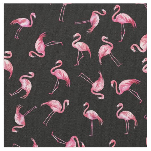 Zerstreute Wasserfarbenflamingos auf Schwarz Stoff (Nahaufnahme)