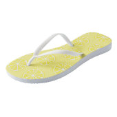 Zesty Lemon Slice Citrus Yellow Pool & Beach Fun Badesandalen (Schrägansicht)
