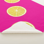 Zesty Lemon Trio on Pink Sherpa Blanket Sherpadecke (3/4)