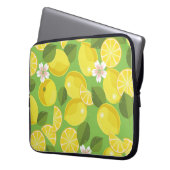 Zesty Lemon: Zitrus Pattern Delight Laptopschutzhülle (Vorderseite Links)