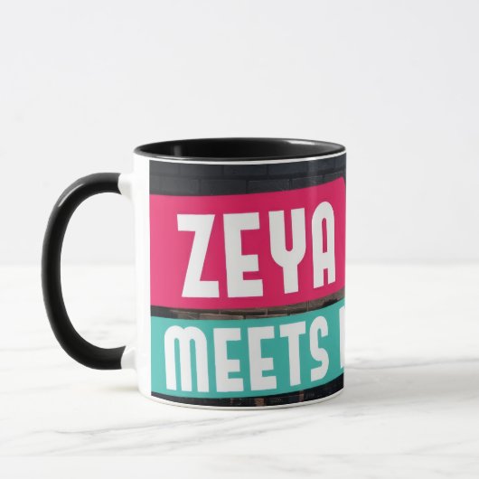 Zeya trifft NY-Tasse Tasse (Links)