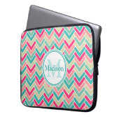 Zickzack Farbmuster und Monogramm Laptopschutzhülle (Vorderseite Links)