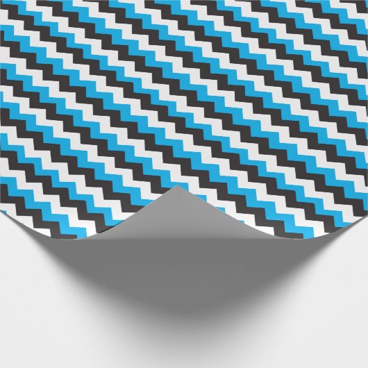 Zickzack Geschenkwrake aus Blau, Schwarz und Weiß Geschenkpapier (Ecke)