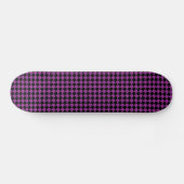 Zickzack Karos Pflaumen und Schwarz Skateboard (Horizontal)