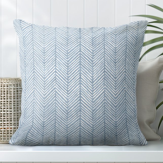 Zickzack Kissen an der blauen Küste (Add one of Totally Coast's stunning Blue Decorative Pillows to your sofa for a coastal resort look.)