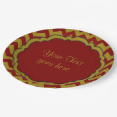 Zickzack Maroon-Gold-Monogramm-Schulfarben Pappteller (Schrägansicht)