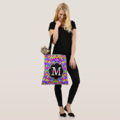 Zickzack Monogramm aus Nebel Tasche (Am Model)