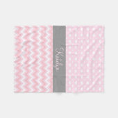 Zickzack Monogramm des Herz-Muster-Rosa-Grau-| Fleecedecke (Vorderseite (Horizontal))