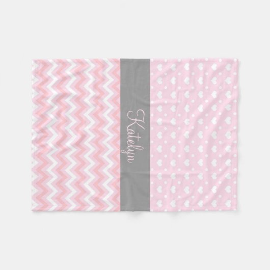Zickzack Monogramm des Herz-Muster-Rosa-Grau-| Fleecedecke (Vorderseite (Horizontal))