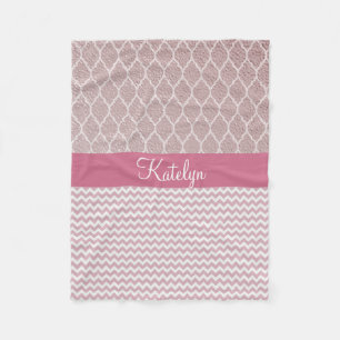 Zickzack Monogramm des Quatrefoil Fleecedecke