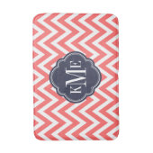 Zickzack Monogramm für Korallen und Navy Badematte (Vorderseite Vertikal)