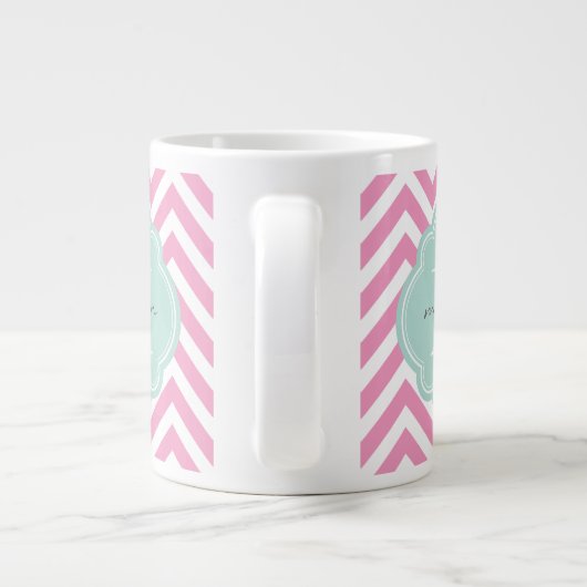Zickzack Monogramm für Rosa und Minze Jumbo-Tasse (Rückseite)