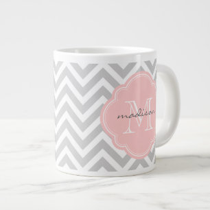 Zickzack Monogramm, grau und leicht rosa Jumbo-Tasse